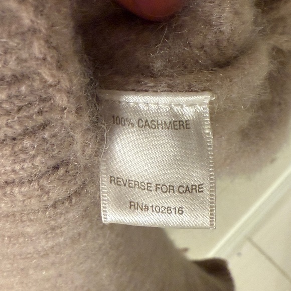 100% Cashmere Sweater with Wooden Button. - Picture 3 of 3